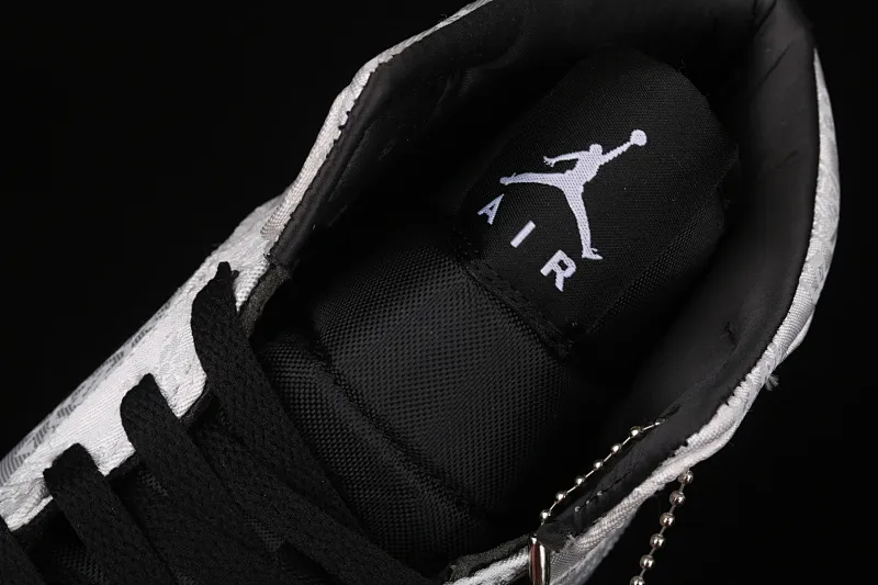 All categories Air Jordan Jordan series basketball shoes Air Jordan 1 Mid Different versions CLOT x Air Jordan 1 Mid "Fearless" AJ1 Joe 1 mid-top white silk CU2804-100